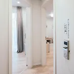 J14a I & Automated Self Check-in 아파트호텔
