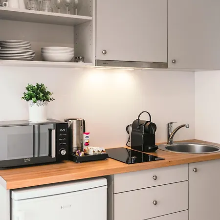 J14a I & Automated Self Check-in 3*